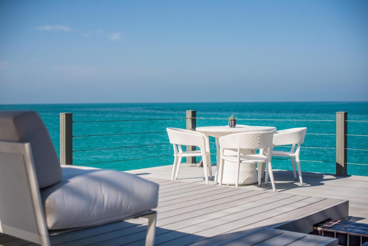 Hotel Nurai Island, Saadiyat Abu Dhabi Exterior foto View from the deck of a villa at Atlantis Paradise Island