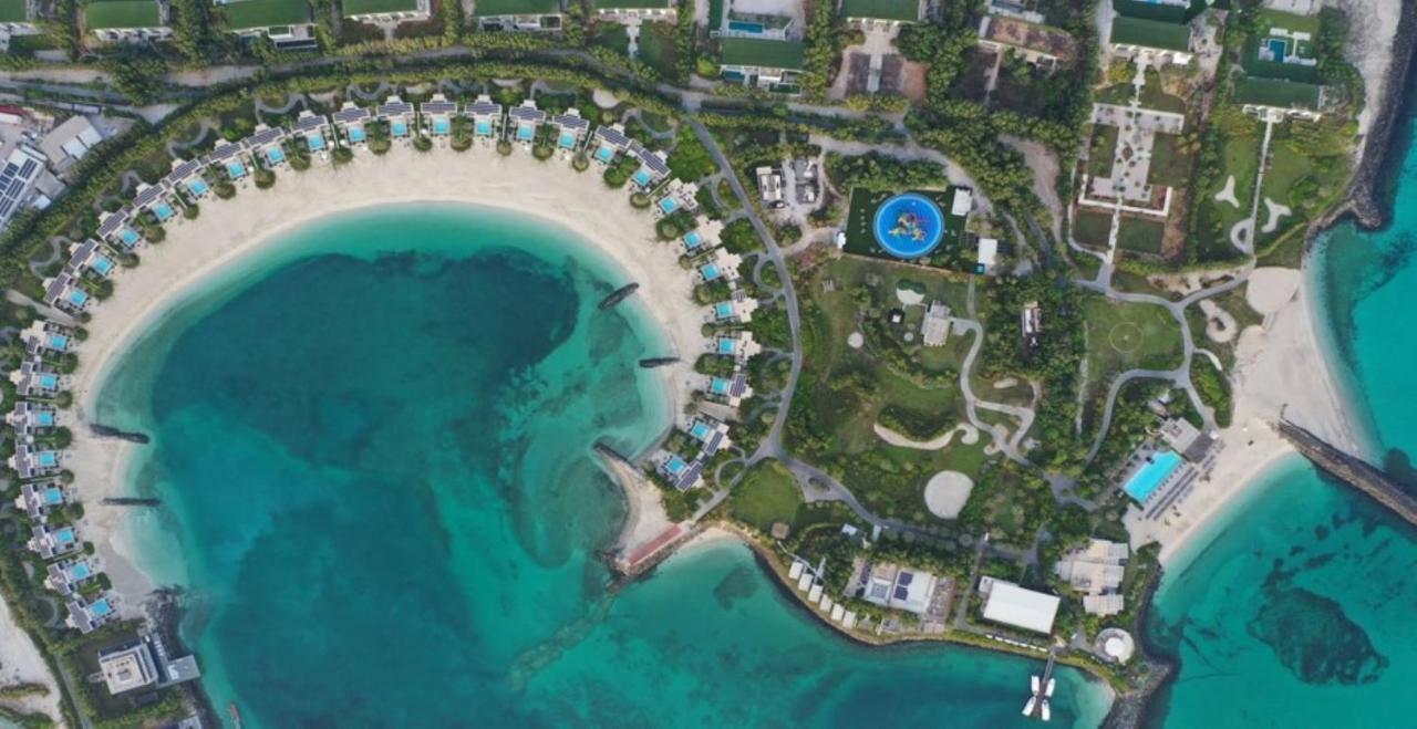 Hotel Nurai Island, Saadiyat Abu Dhabi Exterior foto Aerial view of the Atlantis Paradise Island resort, with the location of the Atlantis Water Park highlighted in blue