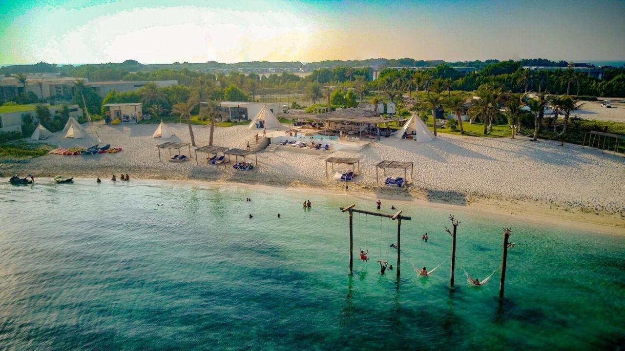 Hotel Nurai Island, Saadiyat Abu Dhabi Exterior foto Aerial view of the beach at the resort